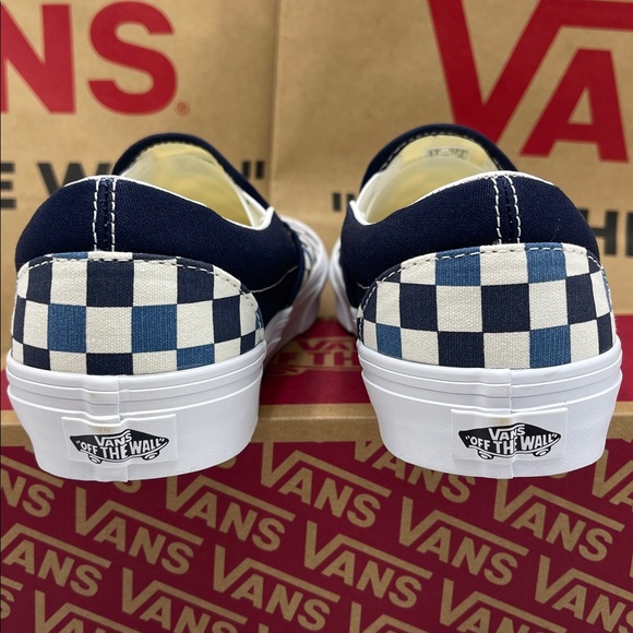 Vans Men’s Blue Checkerboard Classic Slip-On
Tri-Tone Check Navy
VN000D5PBX9 - Picture 14 of 16